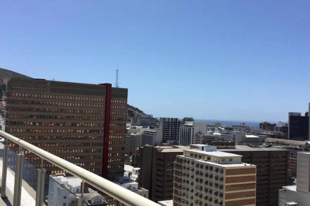 Modern, Trendy And Comfortable 2 Bedroom Apartment In Cape Town Exterior photo