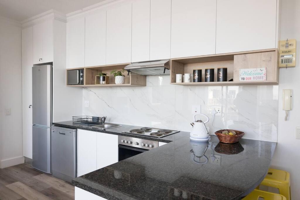 Modern, Trendy And Comfortable 2 Bedroom Apartment In Cape Town Exterior photo