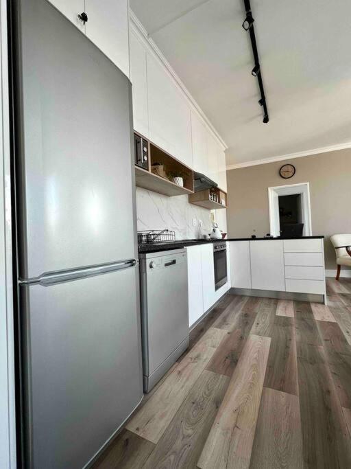 Modern, Trendy And Comfortable 2 Bedroom Apartment In Cape Town Exterior photo
