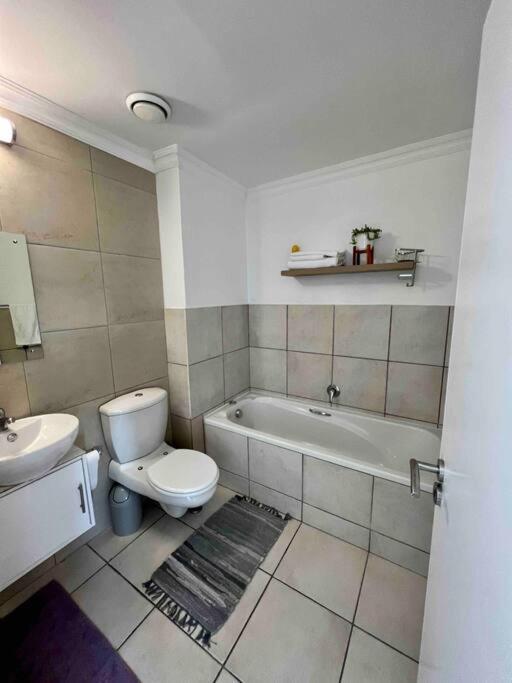 Modern, Trendy And Comfortable 2 Bedroom Apartment In Cape Town Exterior photo