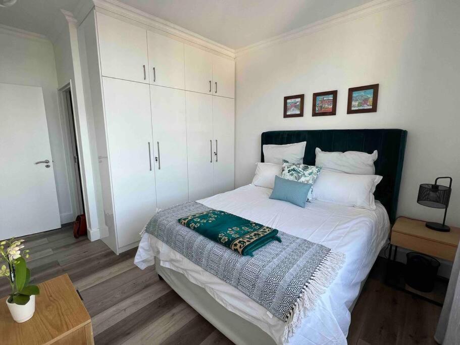 Modern, Trendy And Comfortable 2 Bedroom Apartment In Cape Town Exterior photo