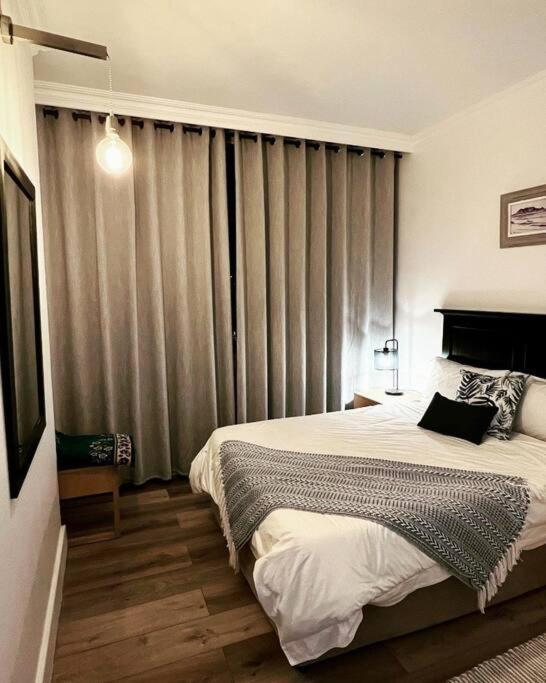 Modern, Trendy And Comfortable 2 Bedroom Apartment In Cape Town Exterior photo