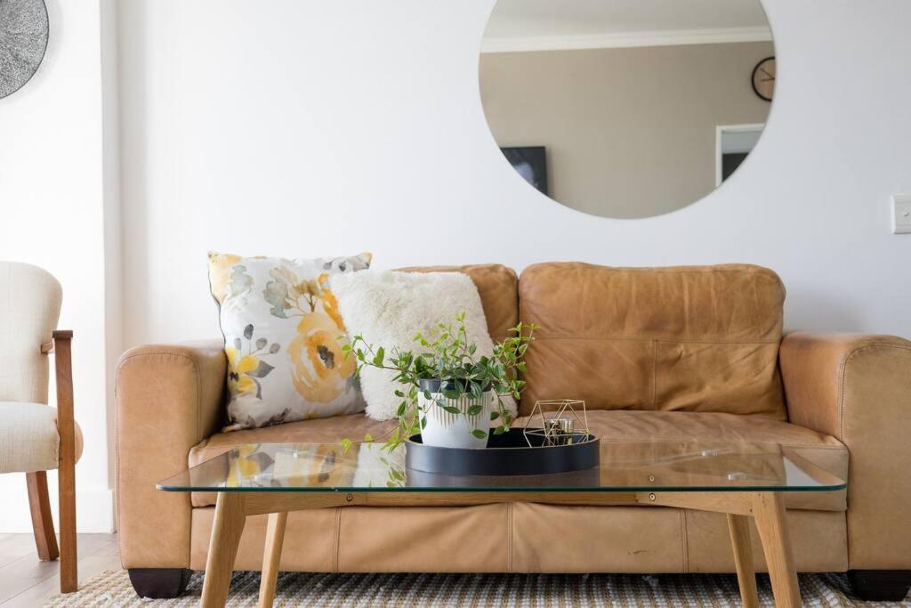 Modern, Trendy And Comfortable 2 Bedroom Apartment In Cape Town Exterior photo