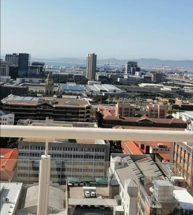 Modern, Trendy And Comfortable 2 Bedroom Apartment In Cape Town Exterior photo