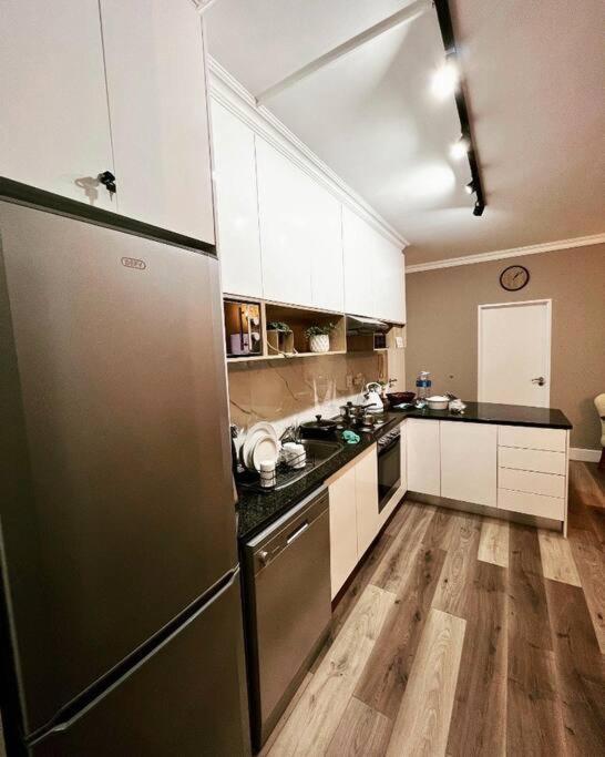 Modern, Trendy And Comfortable 2 Bedroom Apartment In Cape Town Exterior photo