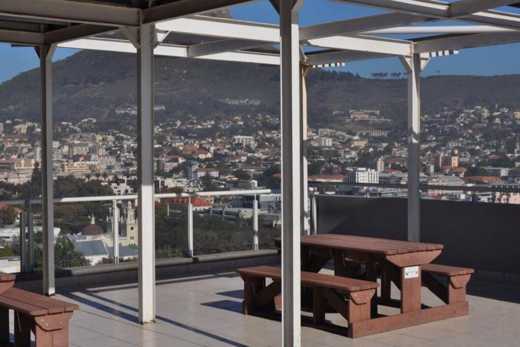 Modern, Trendy And Comfortable 2 Bedroom Apartment In Cape Town Exterior photo